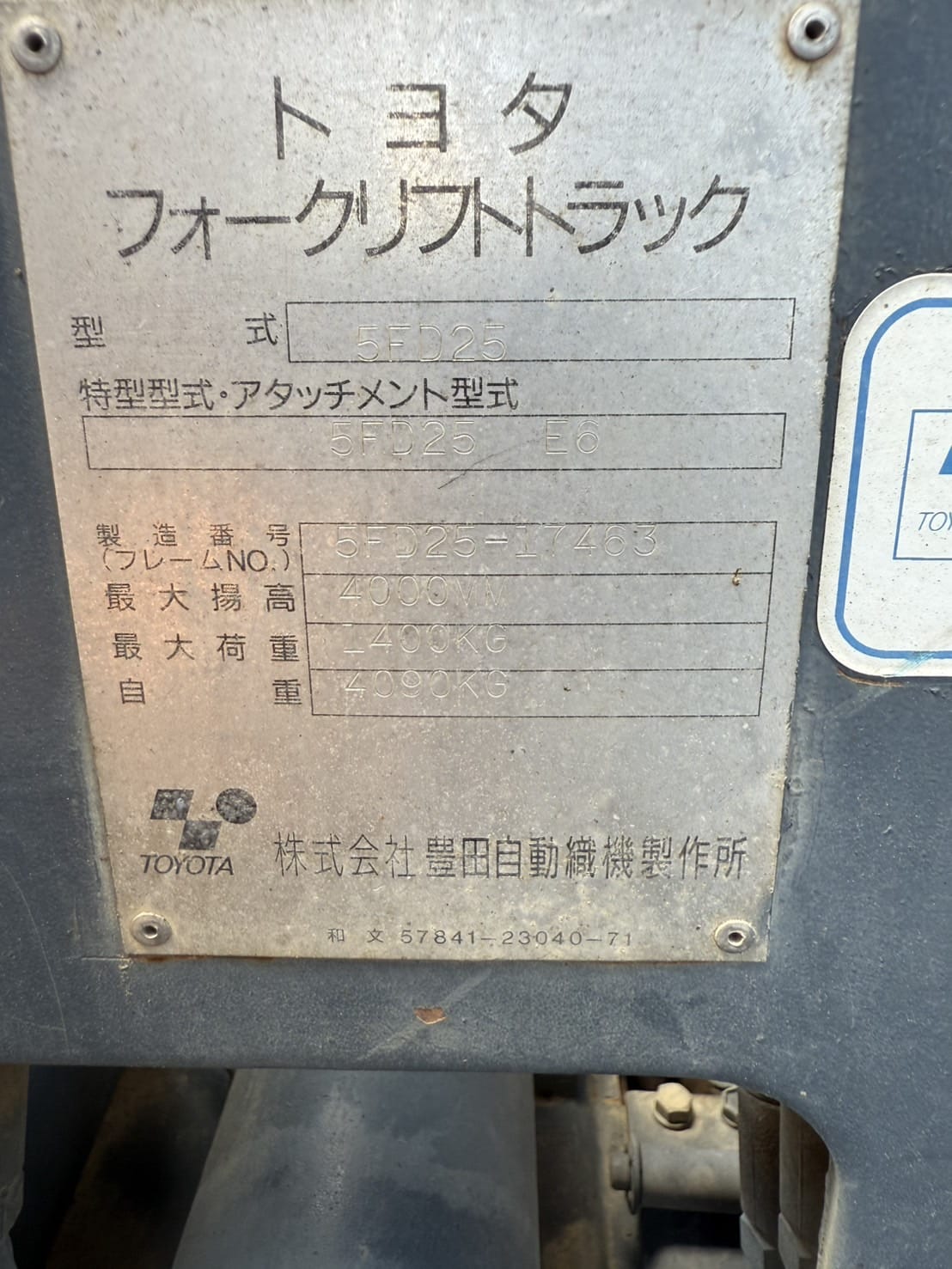 Xe nâng dầu 2,5 tấn TOYOTA 5FD25 số sàn, dịch giá. Xe đẹp giá tốt