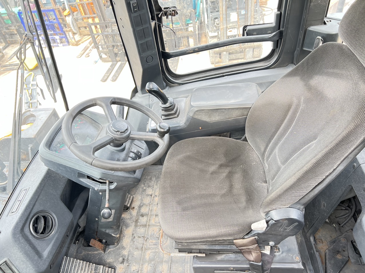 Bán Máy Xúc Lật Cũ Liugong CLG855H Gầu 3,7 m3 sản xuất năm 2018 Giá cực tốt
