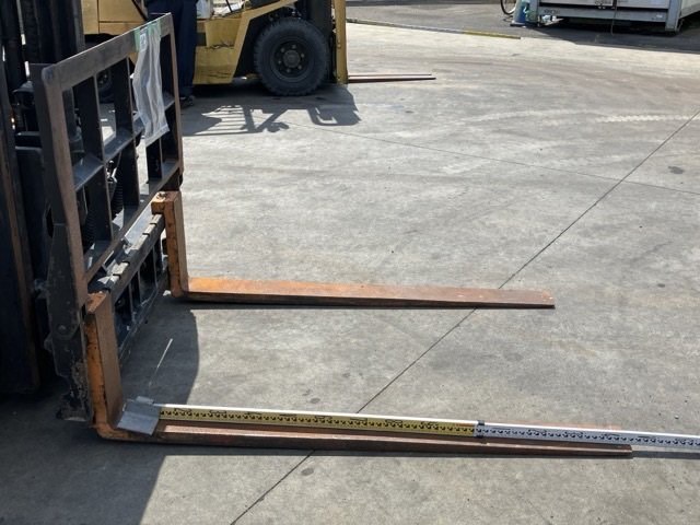 xe nâng cũ toyota 7FD25 2,5 tấn số sàn lốp kép gật gù