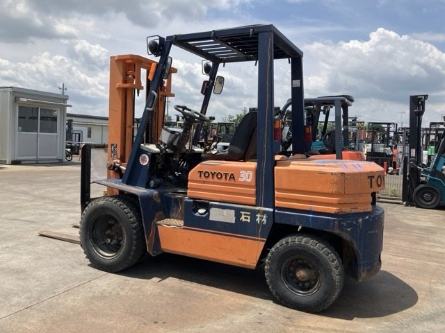 Xe nâng cũ toyota 3 tấn 5FD30 số sàn lốp kép Nhật bãi
