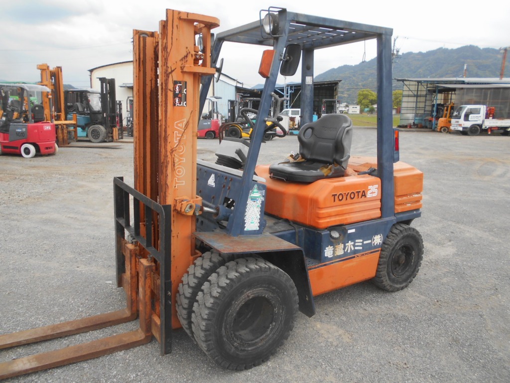 Xe nâng Toyota 5FD25 số sàn lốp kép Nhật bãi