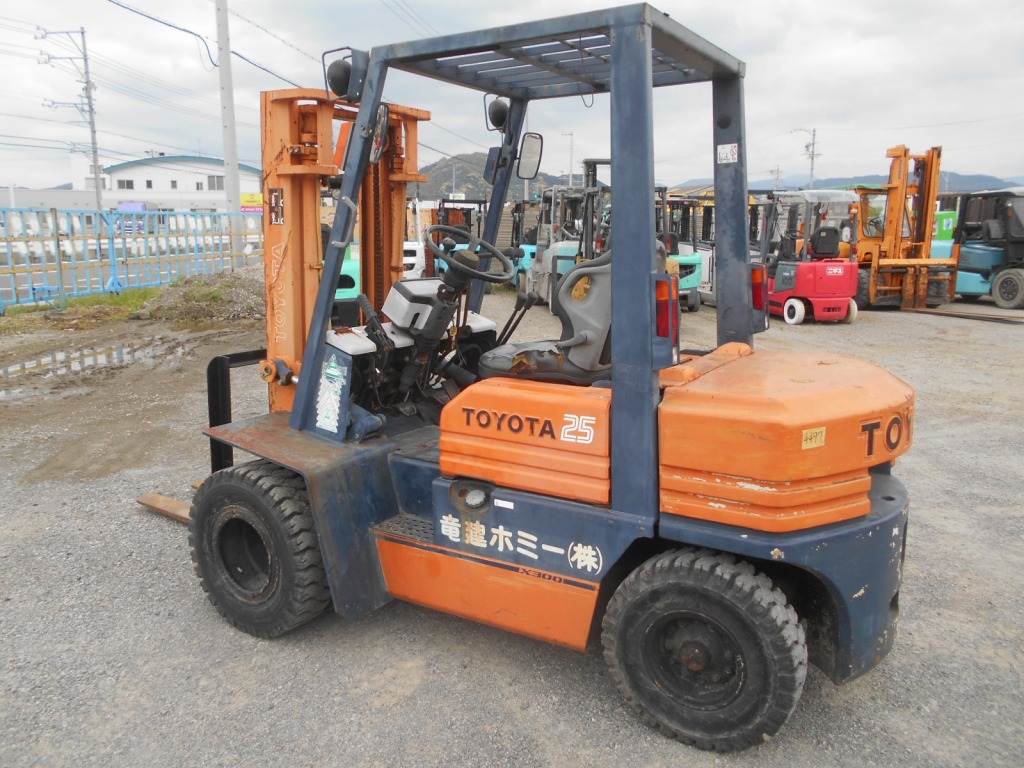 Xe nâng Toyota 5FD25 số sàn lốp kép Nhật bãi