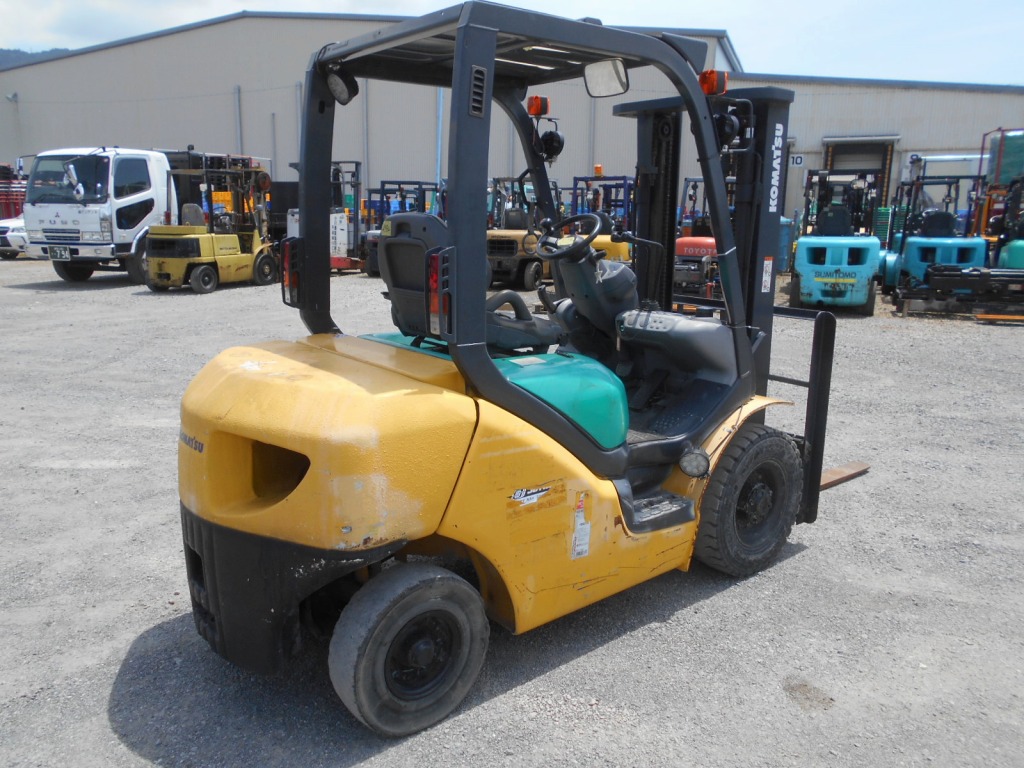 Xe nâng Komatsu 2,5 tấn FD25T-15 siêu đẹp, Nhập Nhật