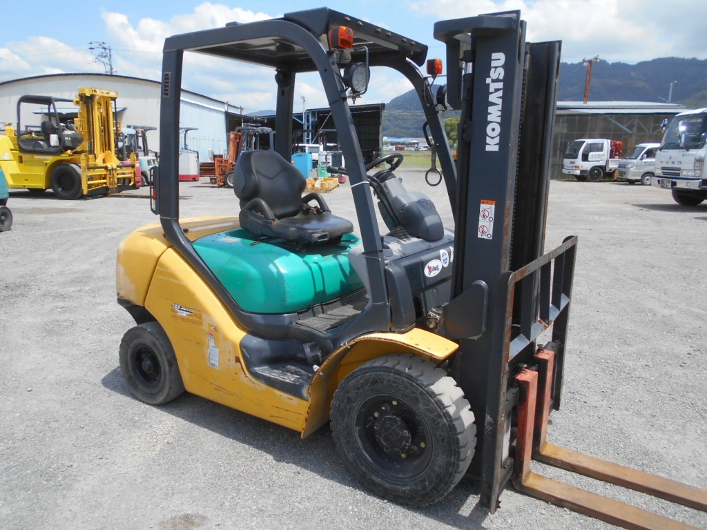 Xe nâng Komatsu 2,5 tấn FD25T-15 siêu đẹp, Nhập Nhật
