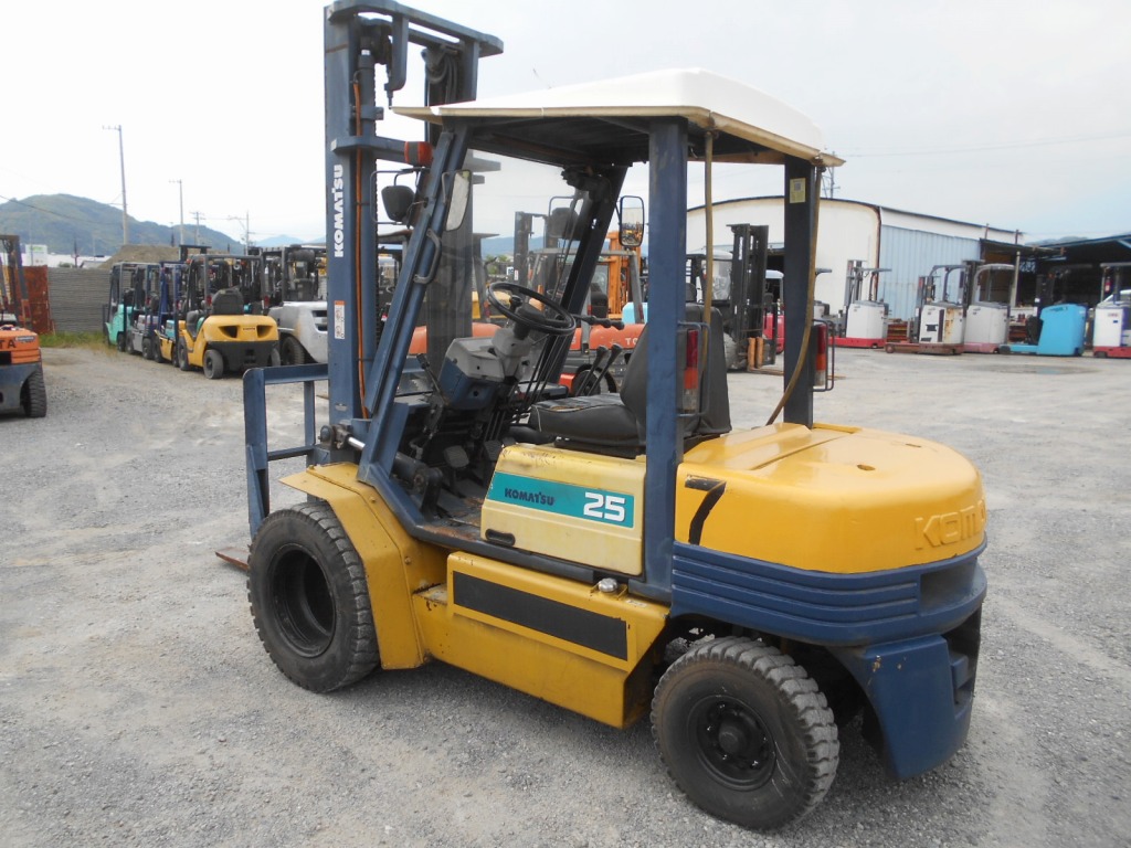 Xe nâng Komatsu FD25-11 số sàn lốp kép gật gù nhập Nhật siêu đẹp
