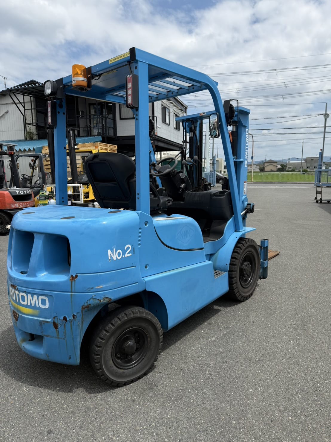 Xe nâng dầu 2,5 tấn SUMITOMO 11-FD25PAXI94D chui container 3 ty 2 lao dịch giá đời 2015