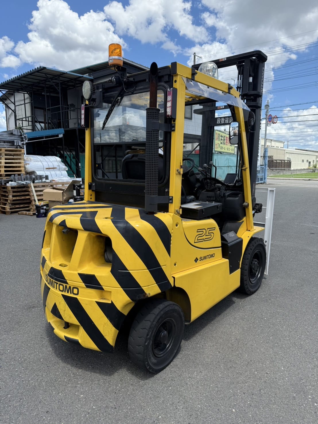 Xe nâng dầu 2,5 tấn SUMITOMO 11-FD25PAXI98D số tự động dịch giá sản xuất 2011