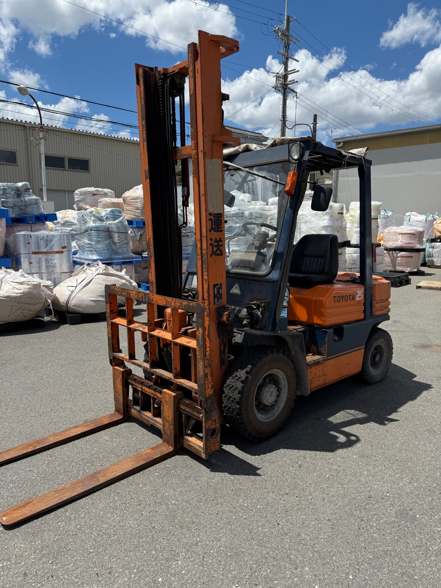 Xe nâng dầu 2,5 tấn TOYOTA 5FD25 số tự động, gật gù nhập Nhật
