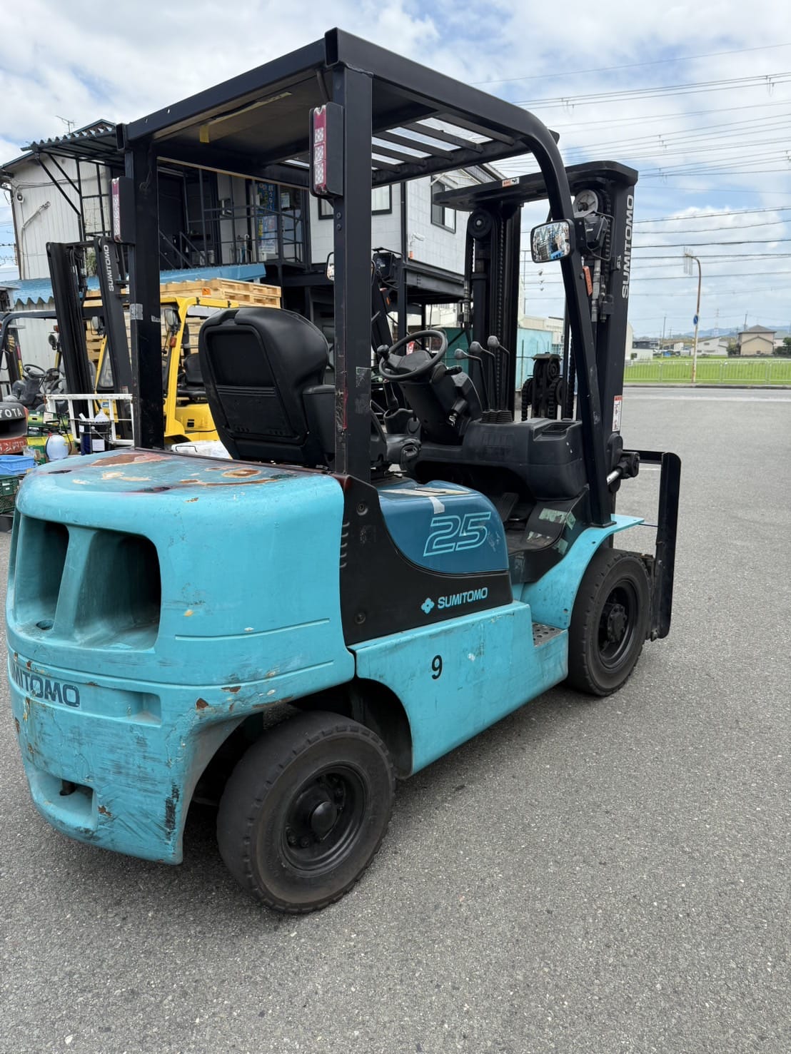 Xe nâng dầu 2,5 tấn SUMITOMO 11-FD25PAXI98D chui container 3 ty 3 lao dịch giá đời 2014