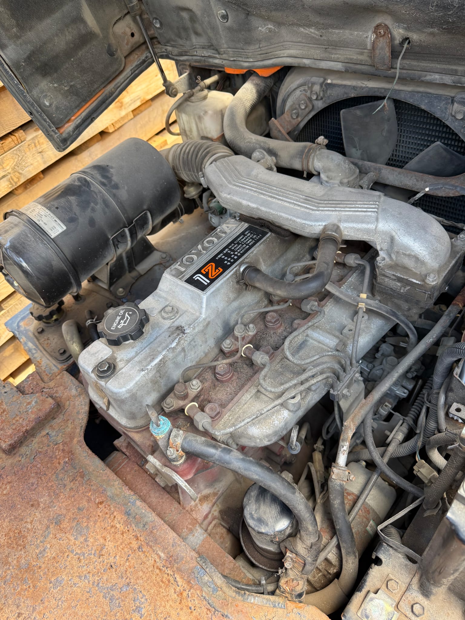 Xe nâng dầu 2,5 tấn TOYOTA 5FD25 số tự động, gật gù nhập Nhật