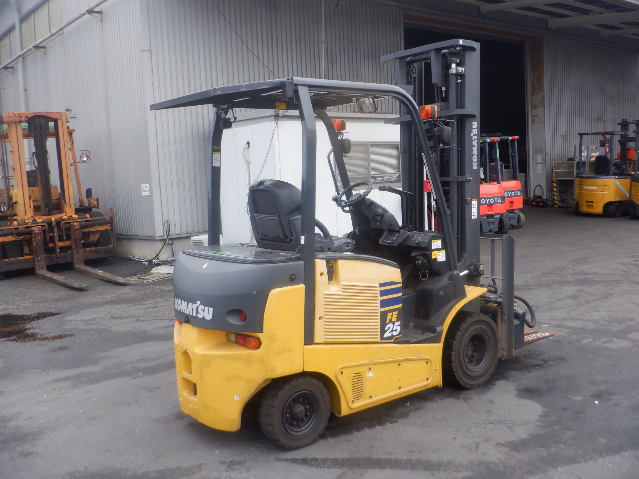 XE NÂNG ĐIỆN KOMATSU FE25-1 301661  LH:096.235.1368