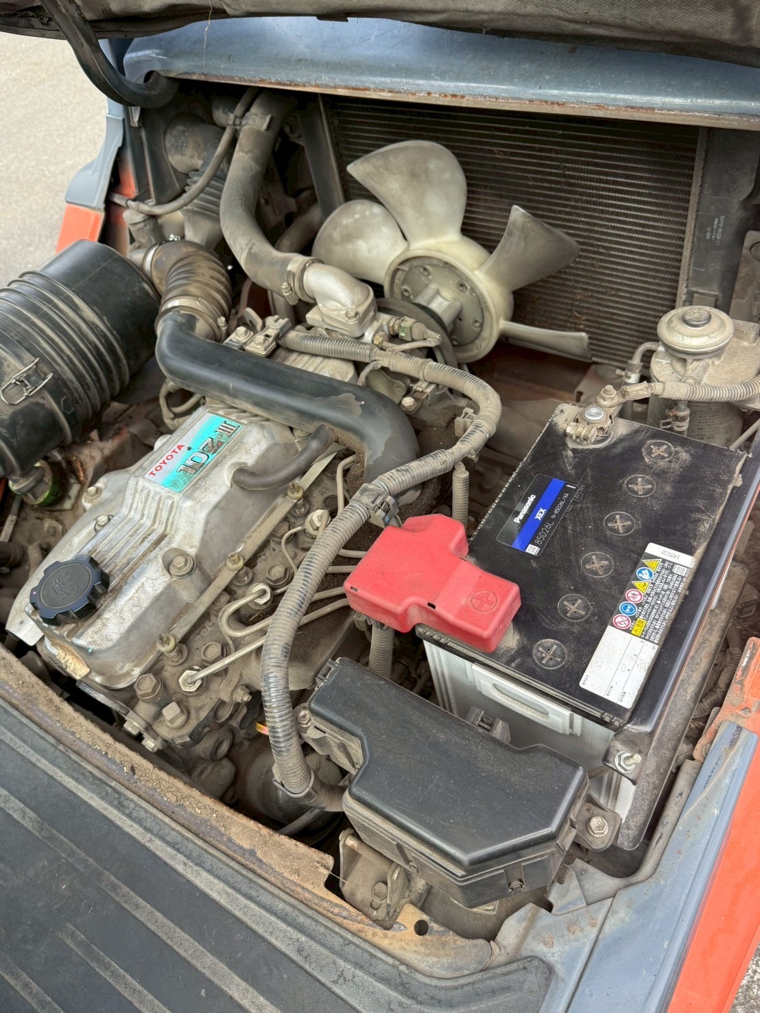 Xe nâng Nhật bãi 2,5 tấn TOYOTA 8FDL25 số sàn, lốp kép, gật gù