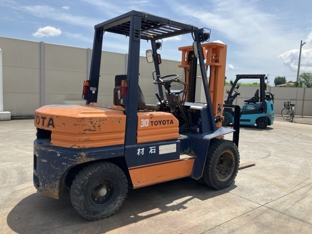 Xe nâng cũ toyota 3 tấn 5FD30 số sàn lốp kép Nhật bãi