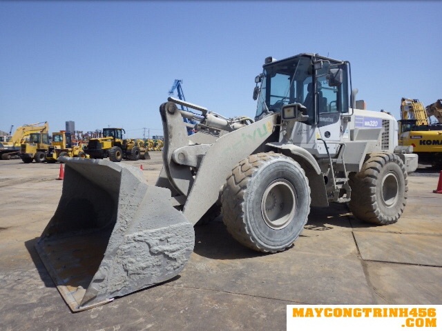 Bán xúc lật Nhật bãi Komatsu WA320-7 năm 2014