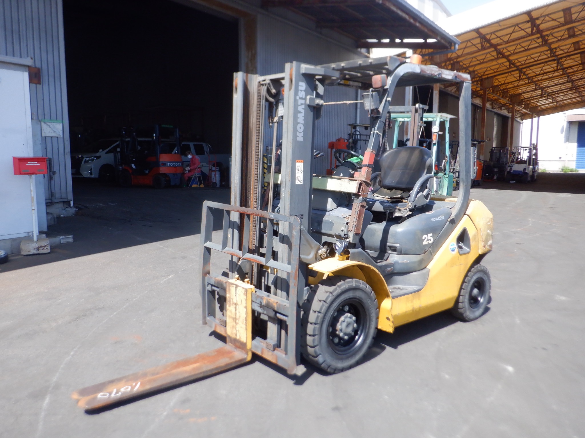 XE NÂNG KOMATSU FD25T-17 0331615 LH:096.235.1368