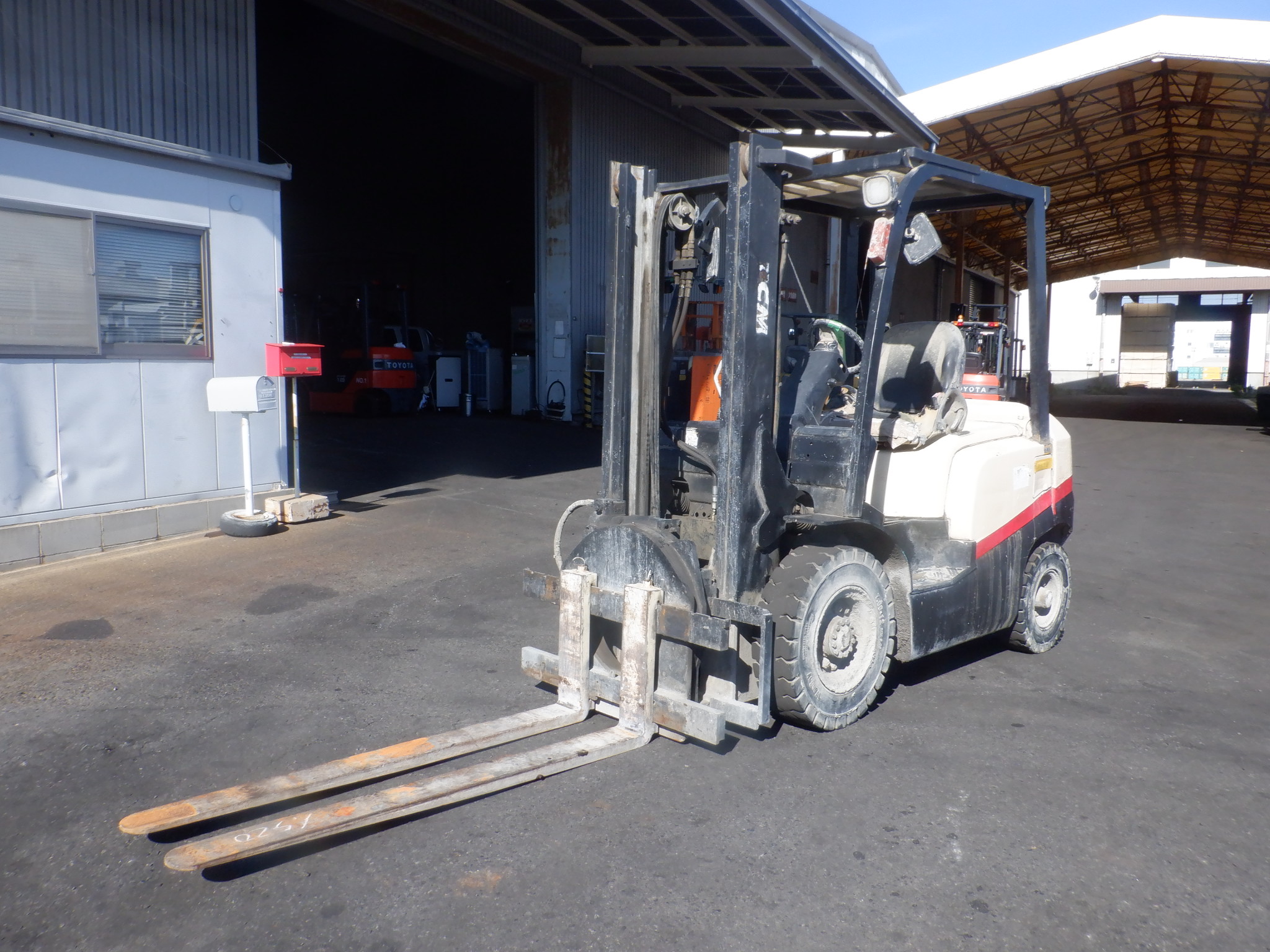 XE NÂNG DẦU TCM FD20C3  2N001427 Hotline: 096.235.1368