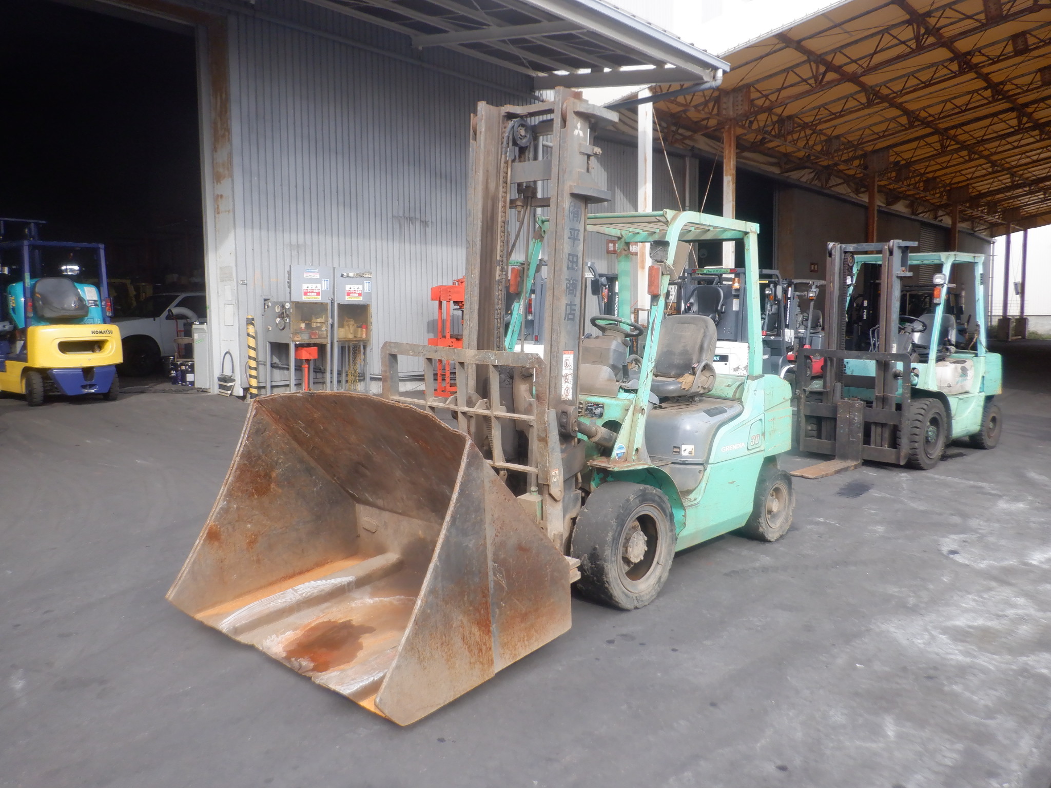 XE NÂNG DẦU MITSUBISHI FD30D F14E-12033 - Hotline: 096.235.1368