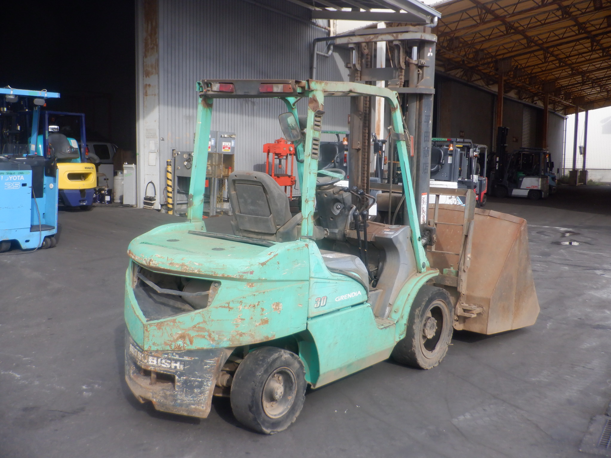 XE NÂNG DẦU MITSUBISHI FD30D F14E-12033 - Hotline: 096.235.1368