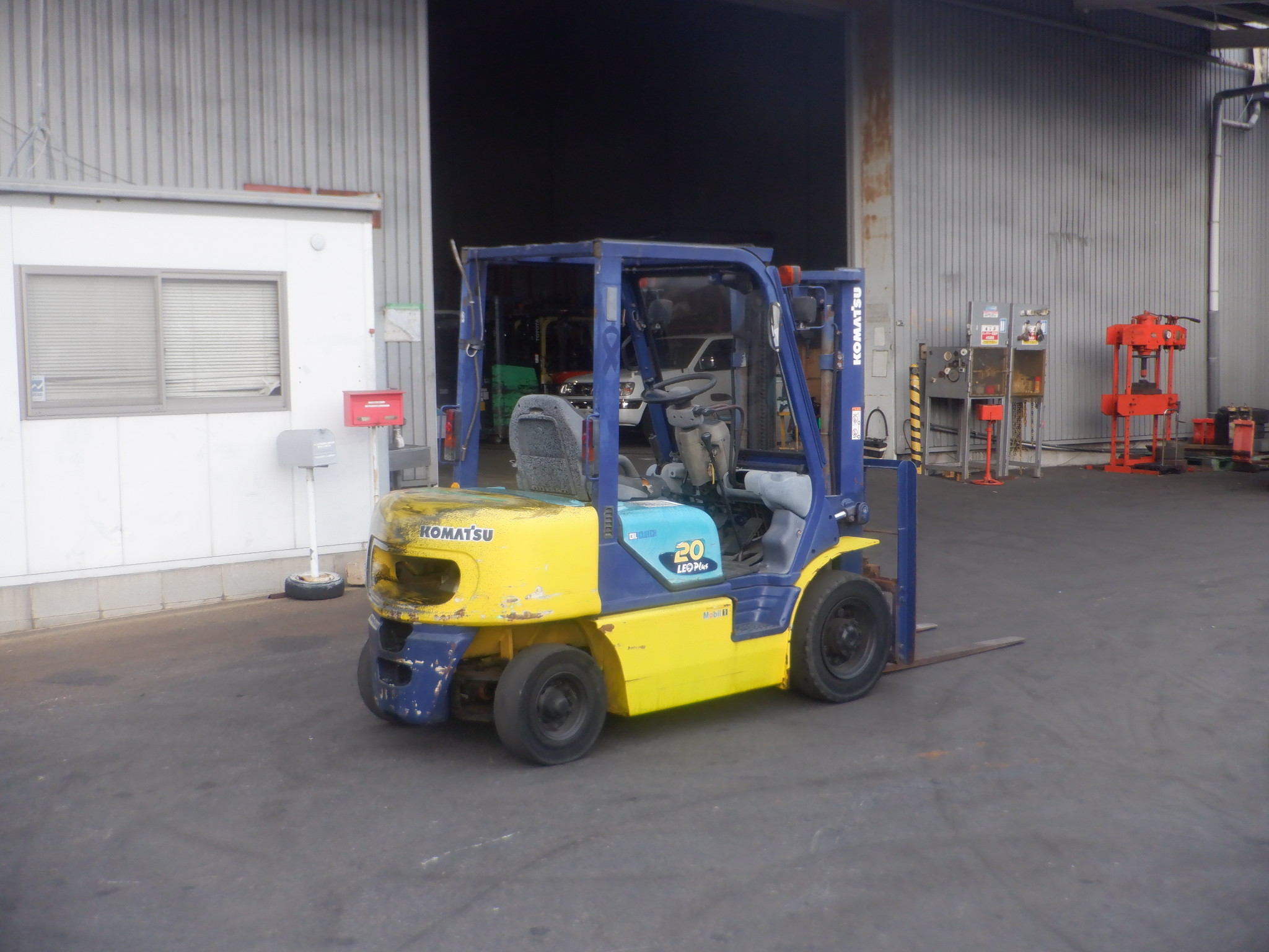 XE NÂNG DẦU KOMATSU FD20W-14 560685 Hotline: 096.235.1368