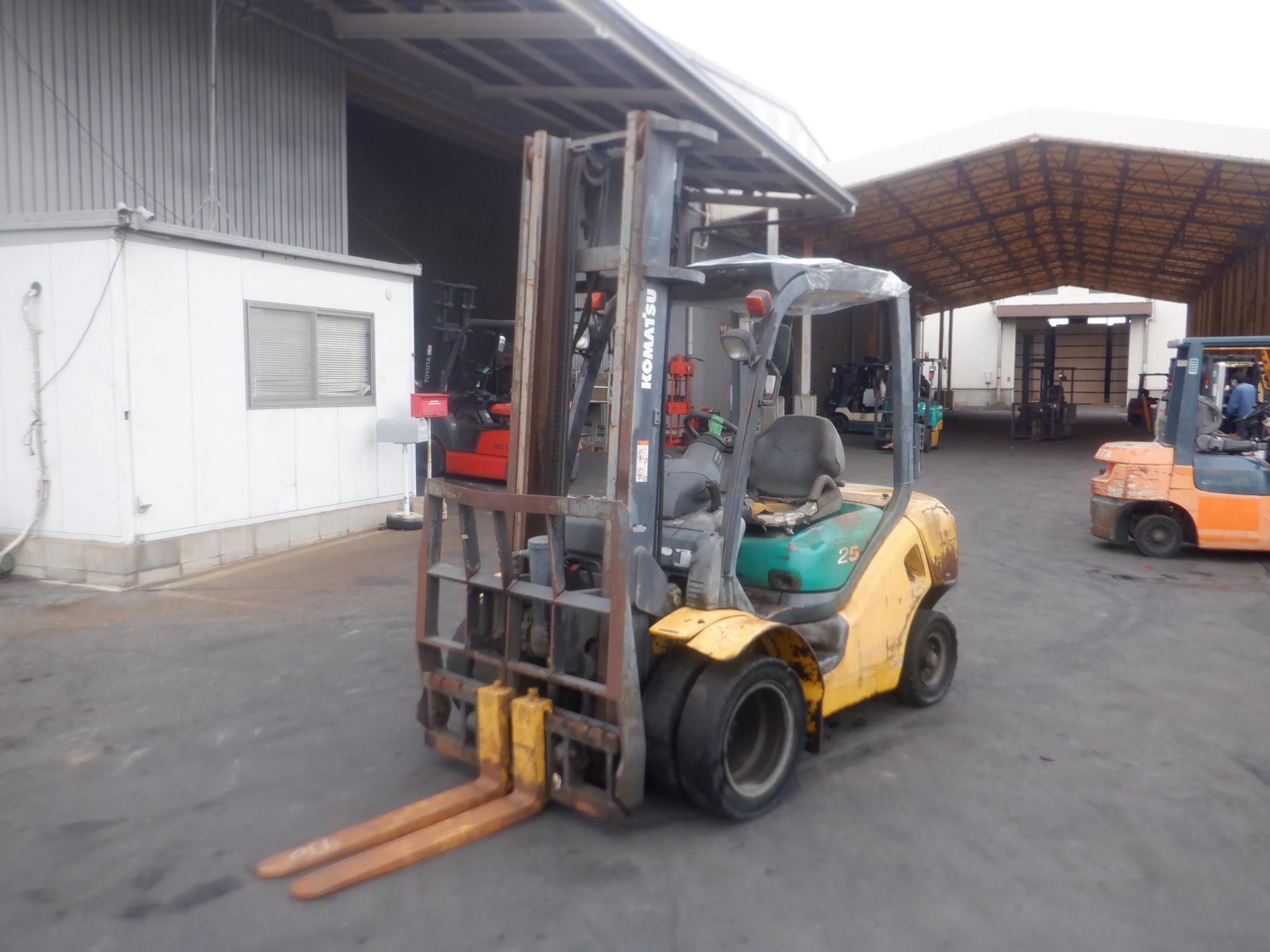 XE NÂNG DẦU KOMATSU FD25HW-15 580999  Hotline: 096.235.1368