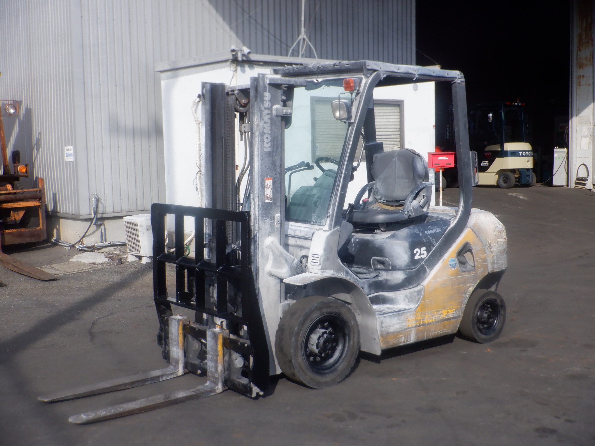 XE NÂNG DẦU KOMATSU FD25T-17 LH:096.235.1368