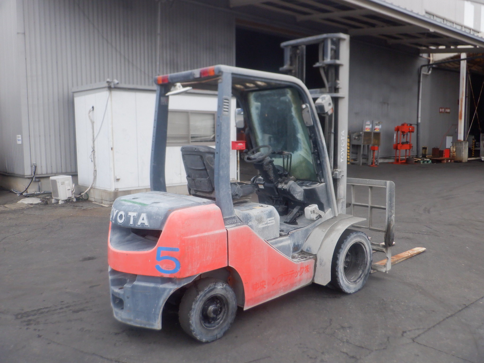 XE NÂNG DẦU TOYOTA  50-8FD25 385576 LH:096.235.1368