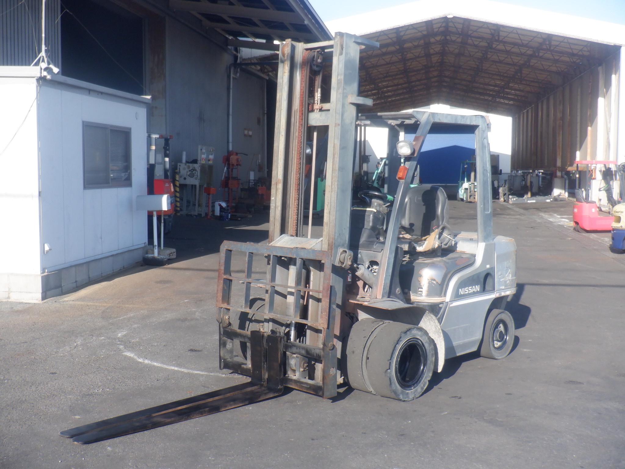 XE NÂNG DẦU NISSAN Y1F2A25 002309