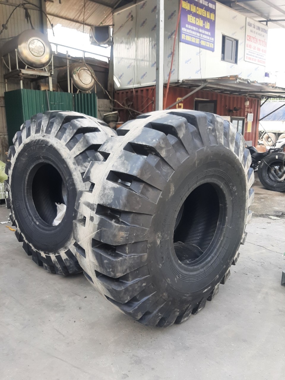 Bán Lốp Xúc Lật ARMOUR 23.5-25 L5 Bán Đặc Siêu Bền, Siêu Chịu Tải Gọi ngay 0989459456