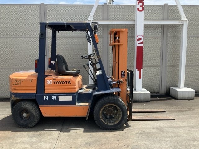 Xe nâng cũ toyota 3 tấn 5FD30 số sàn lốp kép Nhật bãi