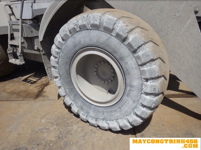 Bán xúc lật Nhật bãi Komatsu WA320-7 năm 2014