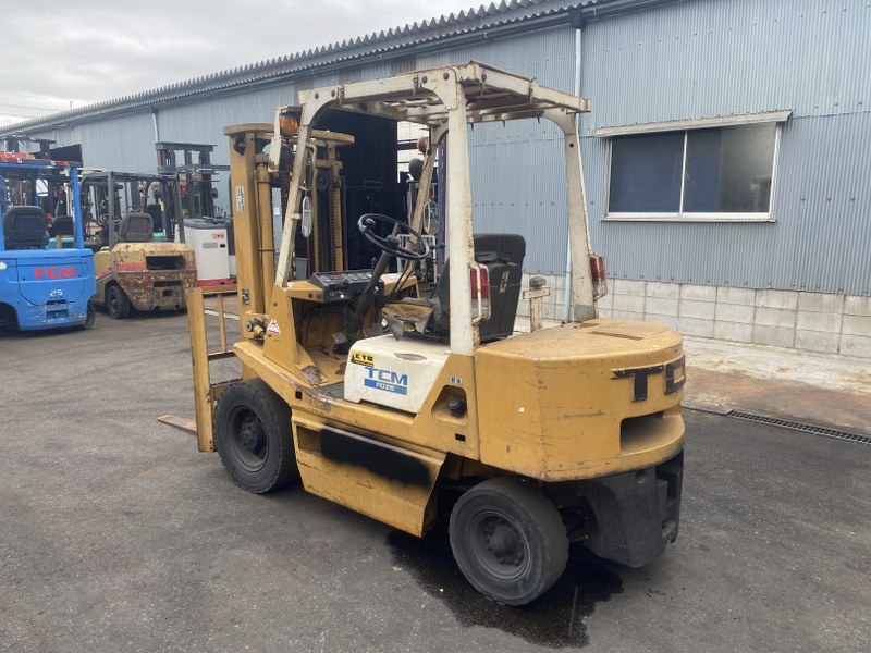 Xe nâng bãi TCM FD25Z2 Liên hệ: 096.235.1368