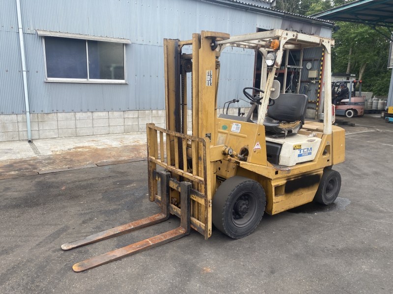 Xe nâng bãi TCM FD25Z2 Liên hệ: 096.235.1368