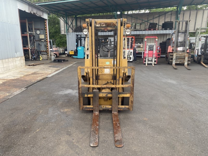 Xe nâng bãi TCM FD25Z2 Liên hệ: 096.235.1368