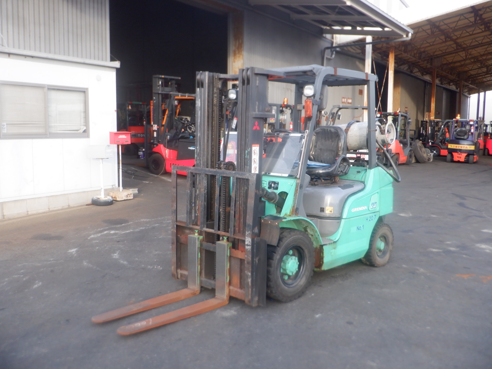 XE NÂNG XĂNG MITSUBISHI FG25T F17D-52325 - Hotline: 096.235.1368