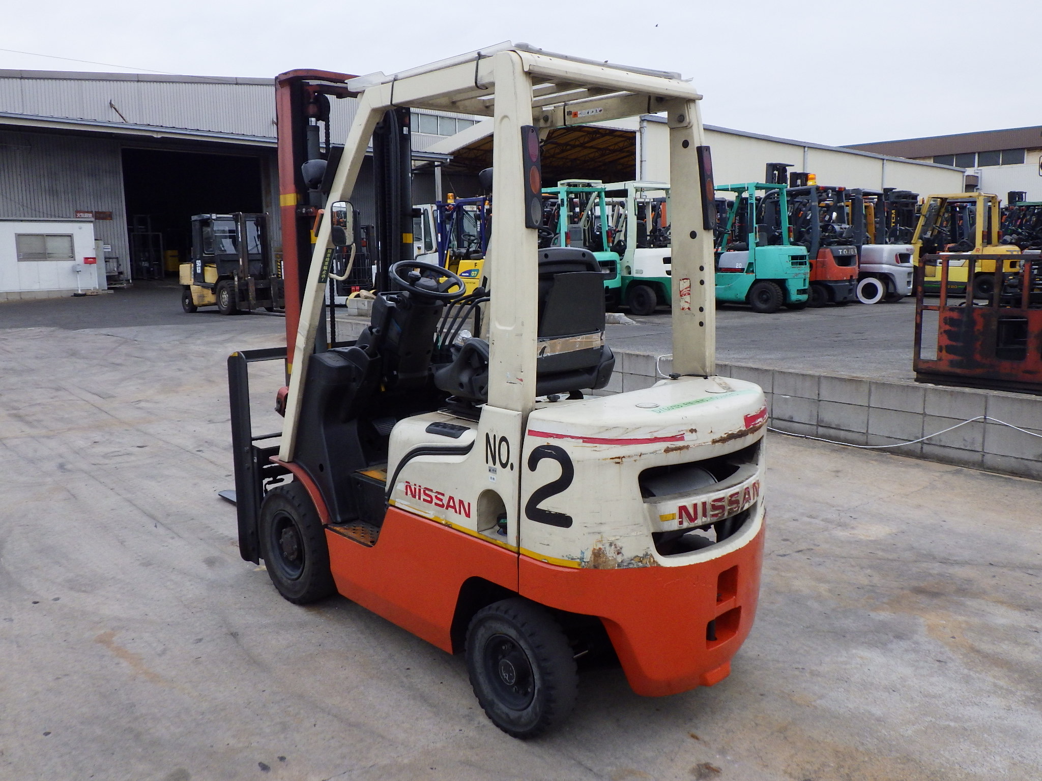 Xe nâng 1,5 tấn Nhật bãi NISSAN F1F1A15  tháp cao, dịch càng đời cao