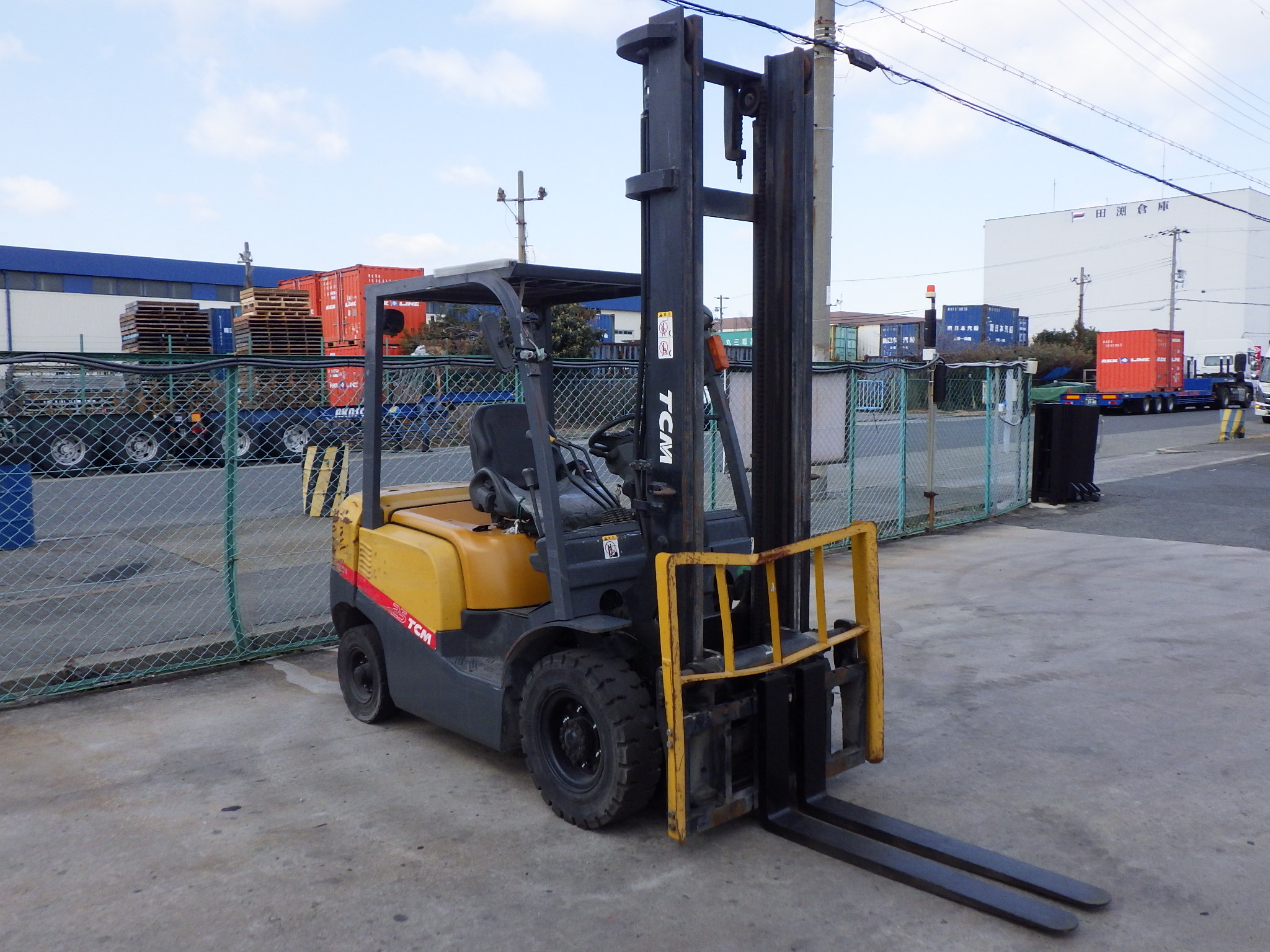 Xe nâng Nhật bãi TCM FD25C13 số sàn, dịch giá, tháp 4m Nhập Nhật cực đẹp