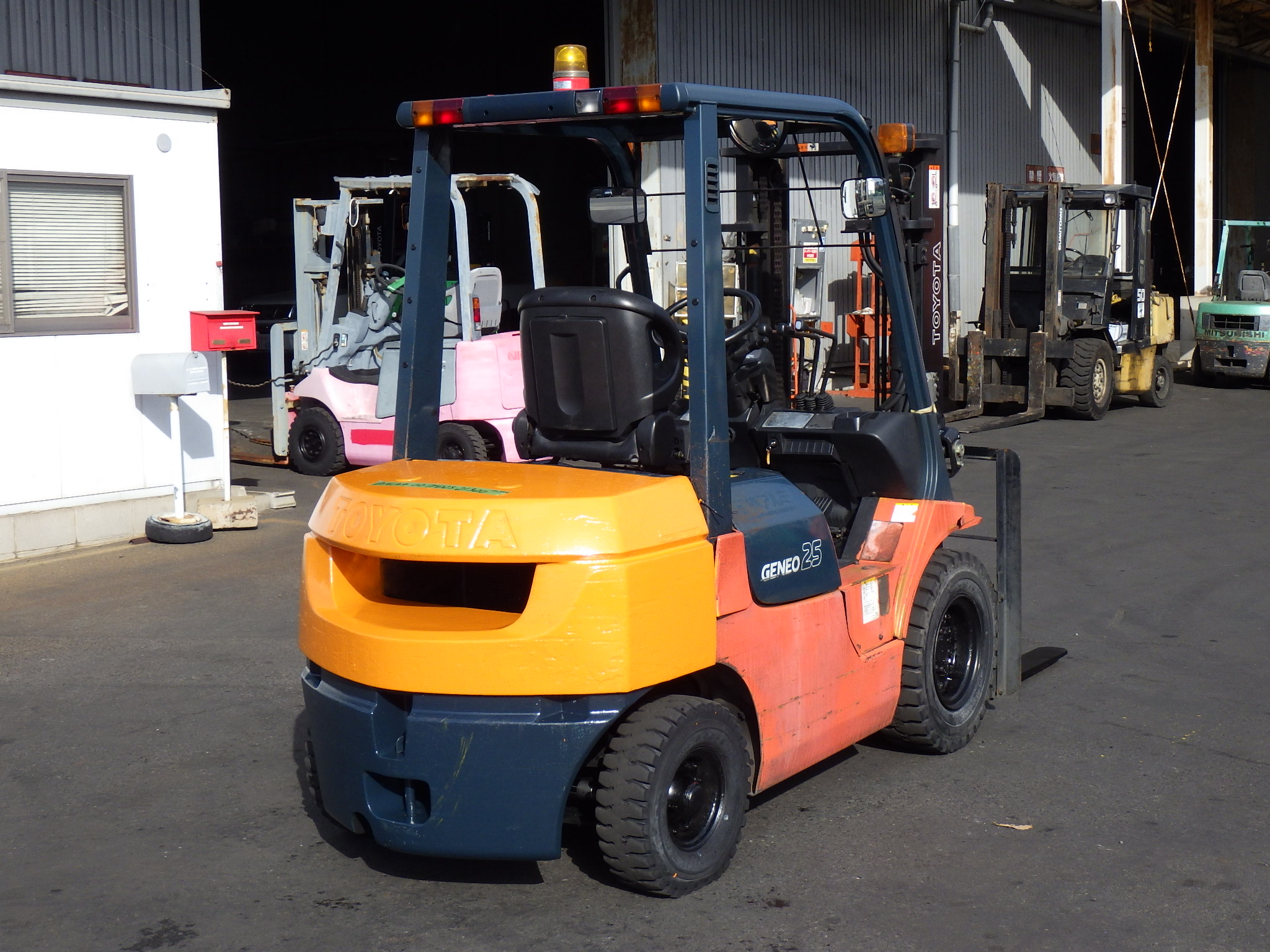 Bán Xe Nâng Nhật Bãi 2,5 Tấn TOYOTA 7FD25 Số Sàn, Dịch Giá – Nhập Khẩu Nguyên Chiếc
