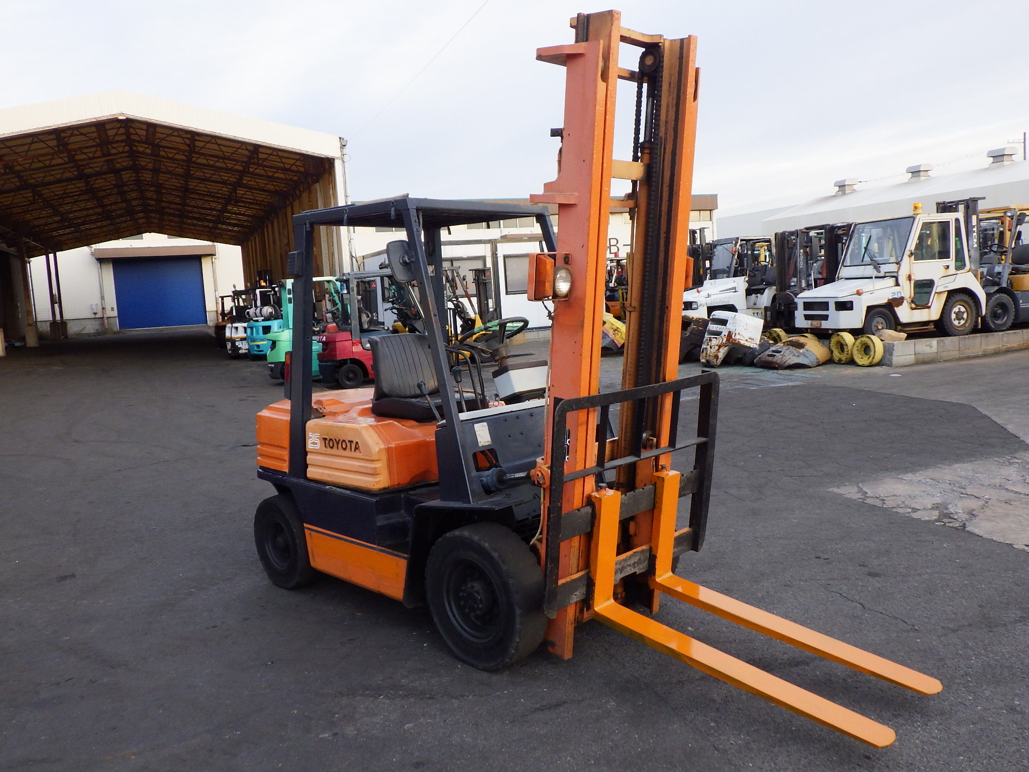 Xe Nâng Nhật Bãi 2,5 Tấn TOYOTA 5FD25 Số Sàn, Siêu Bền Bỉ