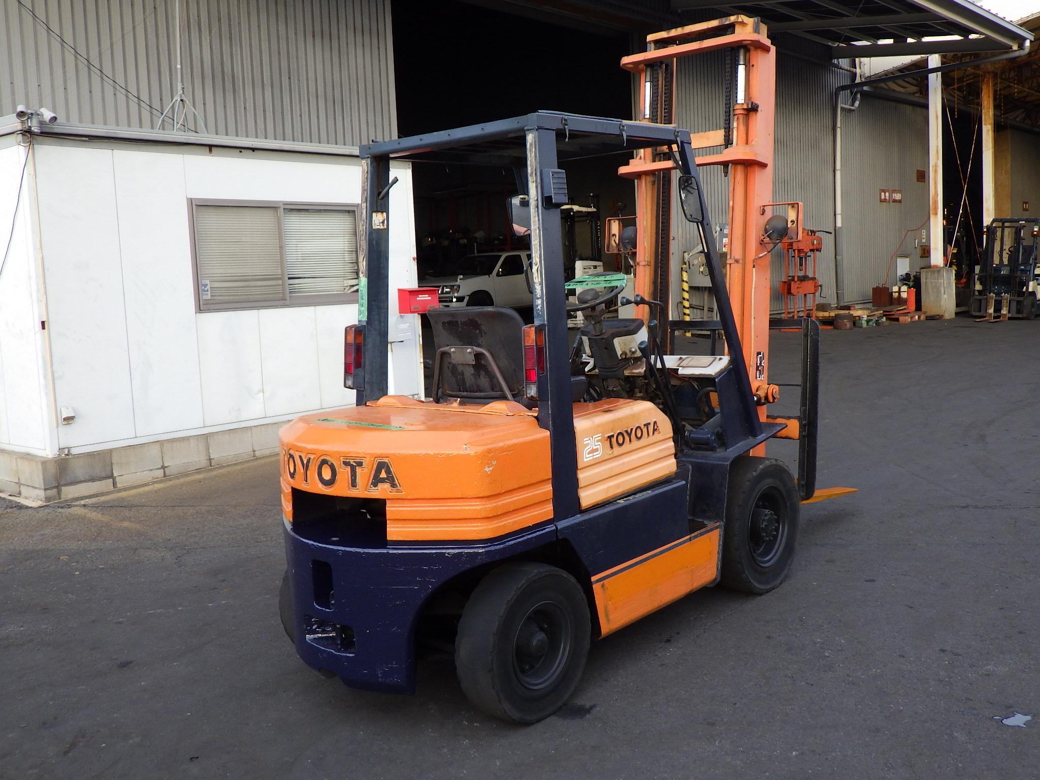 Xe Nâng Nhật Bãi 2,5 Tấn TOYOTA 5FD25 Số Sàn, Siêu Bền Bỉ