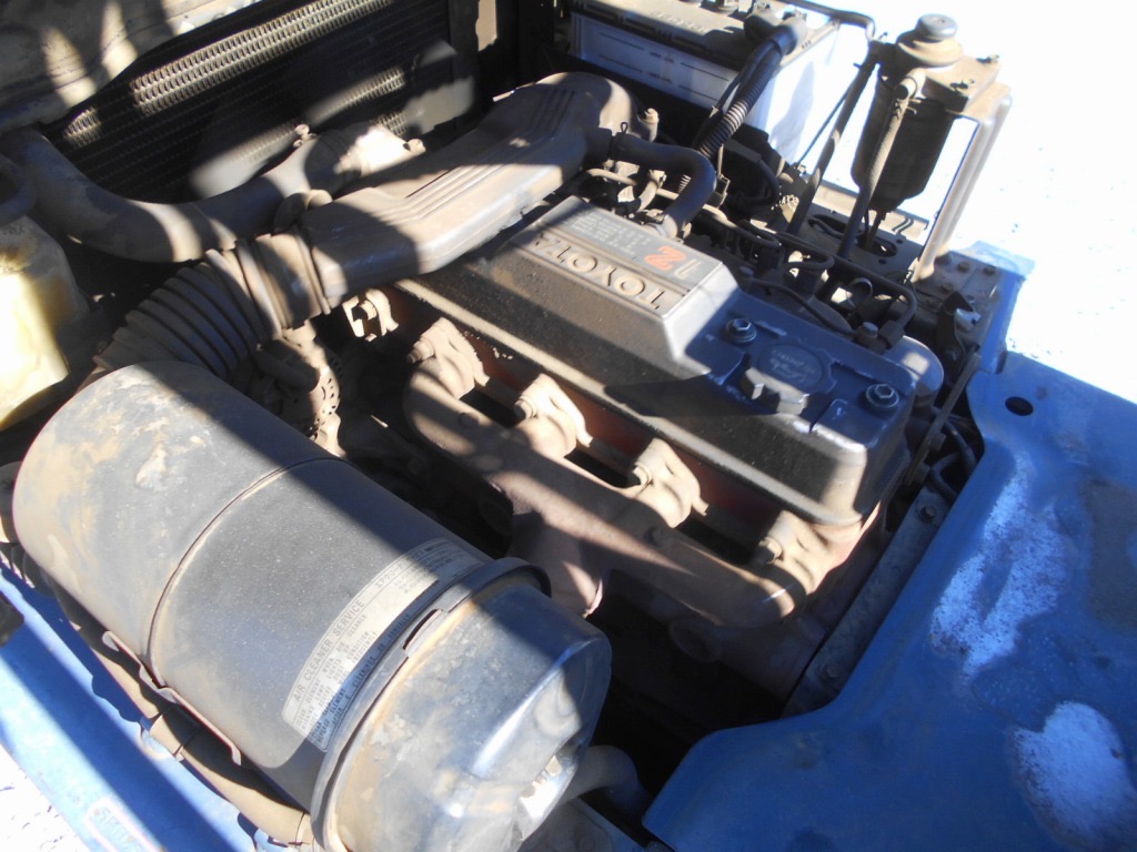 Xe nâng 2,5 tấn TOYOTA 5FD25 số sàn, gật gù, lốp kép Nhập Nhật cực đẹp