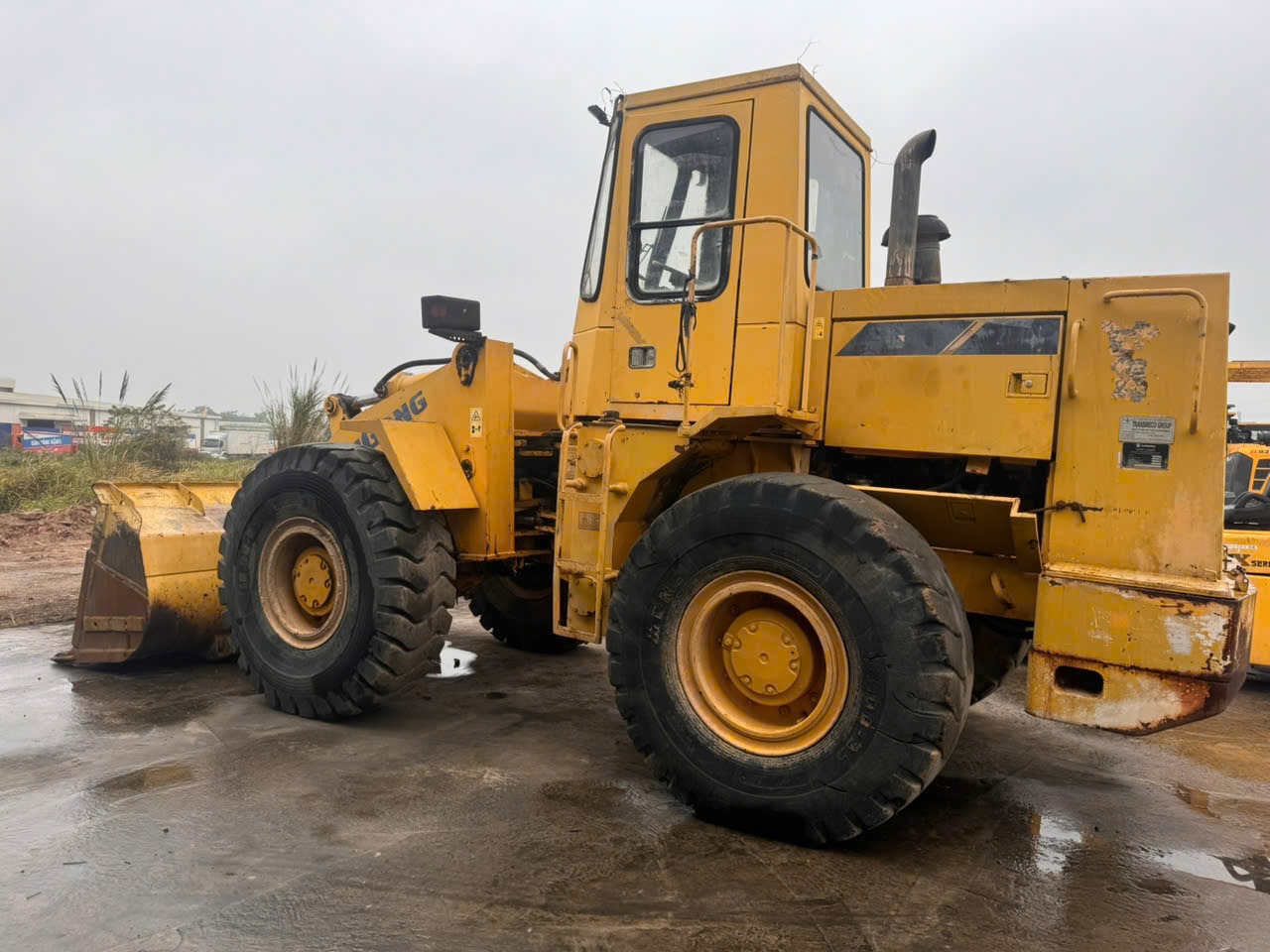 Bán máy xúc lật cũ LIUGONG ZL40B – Gầu 2,2 m³, sản xuất năm 2011, giá tốt