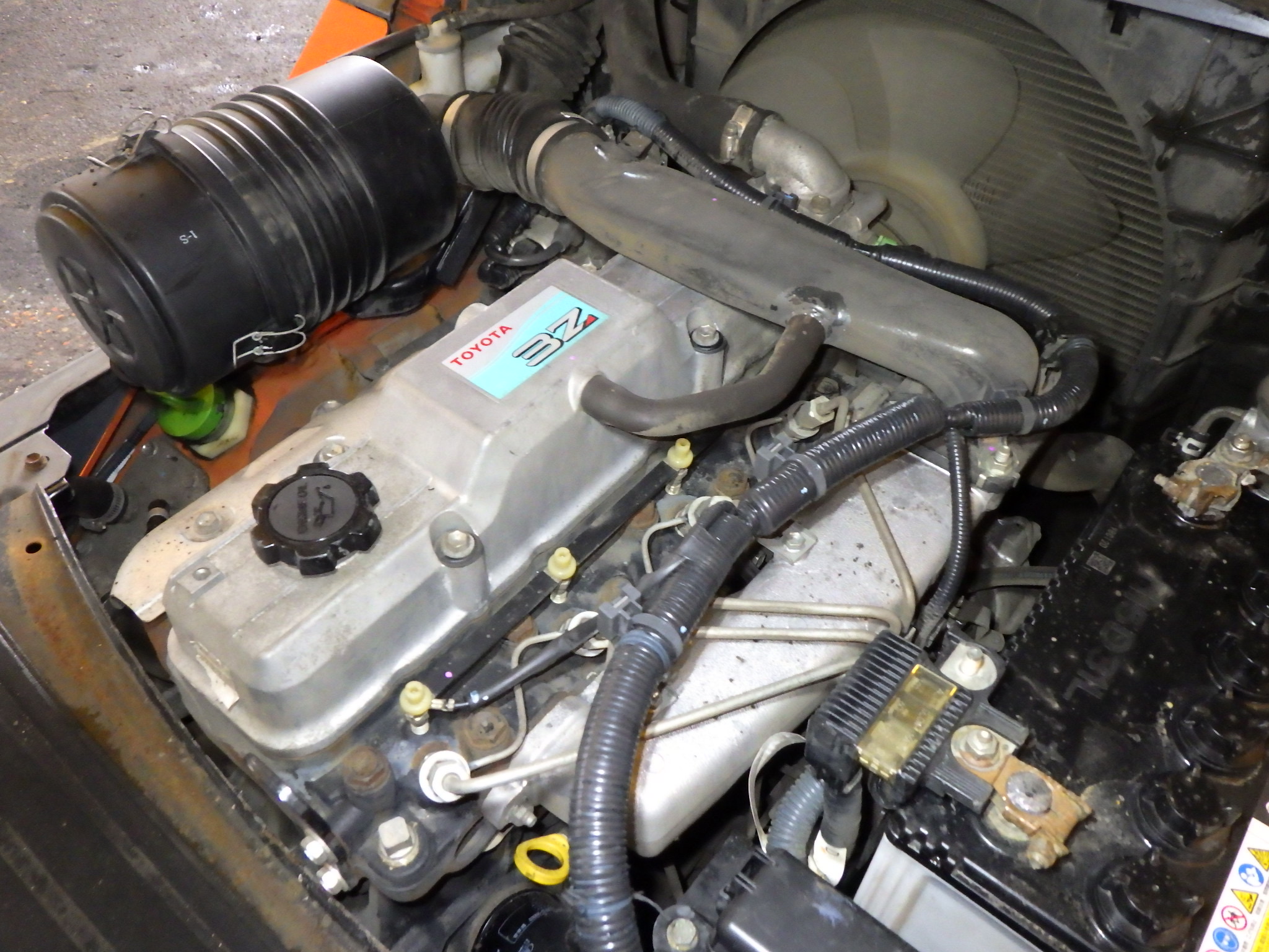 Xe nâng dầu 3 tấn TOYOTA 8FD30 số tự động – Nâng cao 5m, gật gù, lốp kép, động cơ 3Z siêu bền – Nhập khẩu từ Nhật Bản