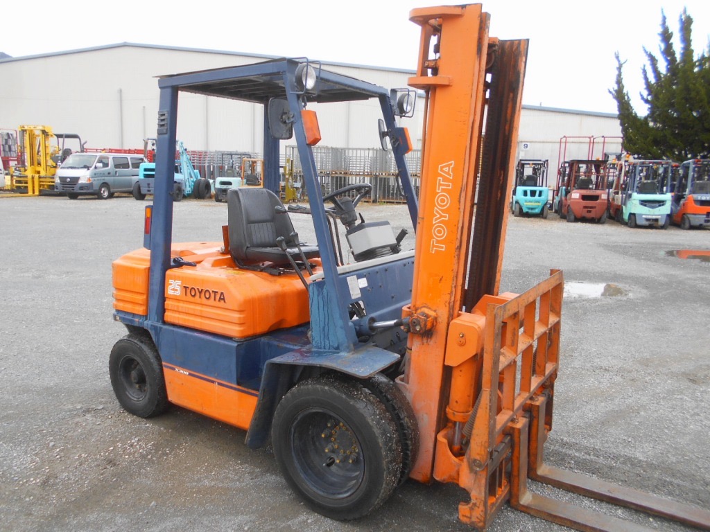 Xe nâng dầu 2,5 tấn TOYOTA 5FD25 số sàn – Gật gù, lốp kép, nâng cao 3.5m – Nhập khẩu Nhật Bản