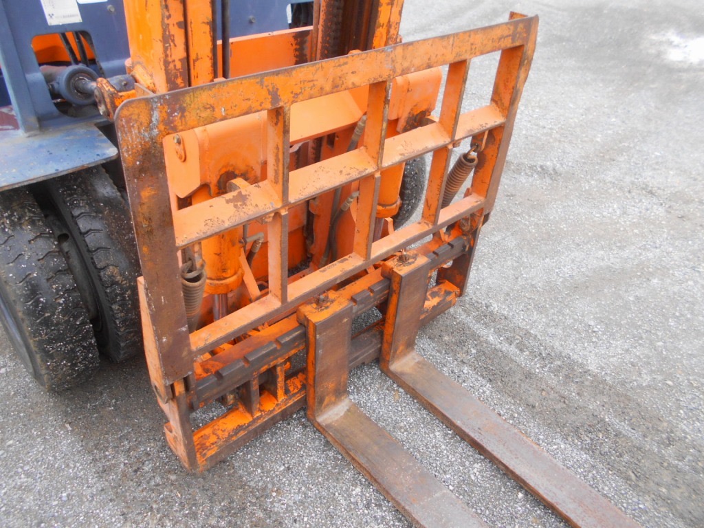 Xe nâng dầu 2,5 tấn TOYOTA 5FD25 số sàn – Gật gù, lốp kép, nâng cao 3.5m – Nhập khẩu Nhật Bản