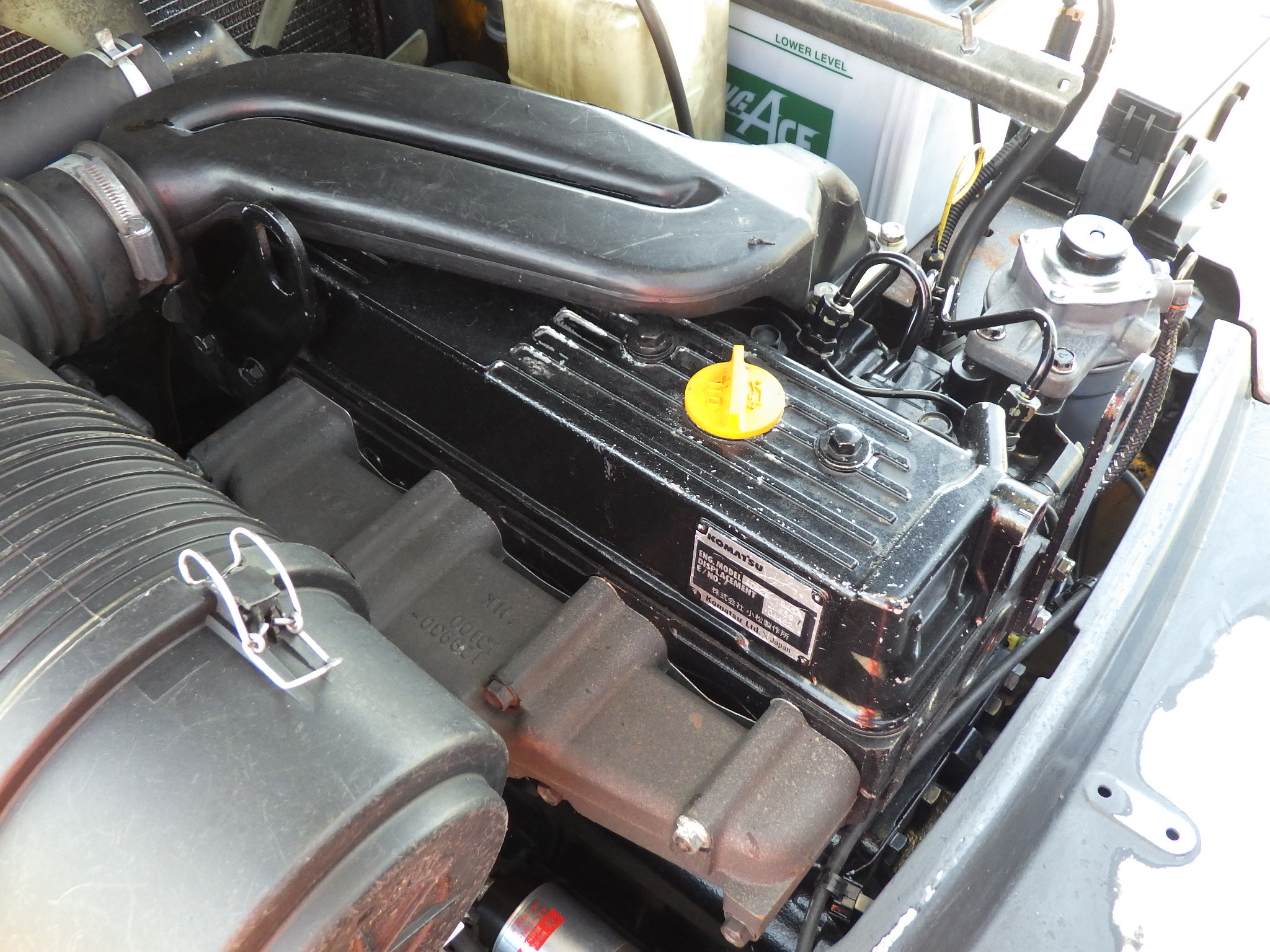 Xe nâng dầu 1,5 tấn KOMATSU FD15C-18 số sàn, mâm xoay – Nhập khẩu từ Nhật Bản, giá rẻ