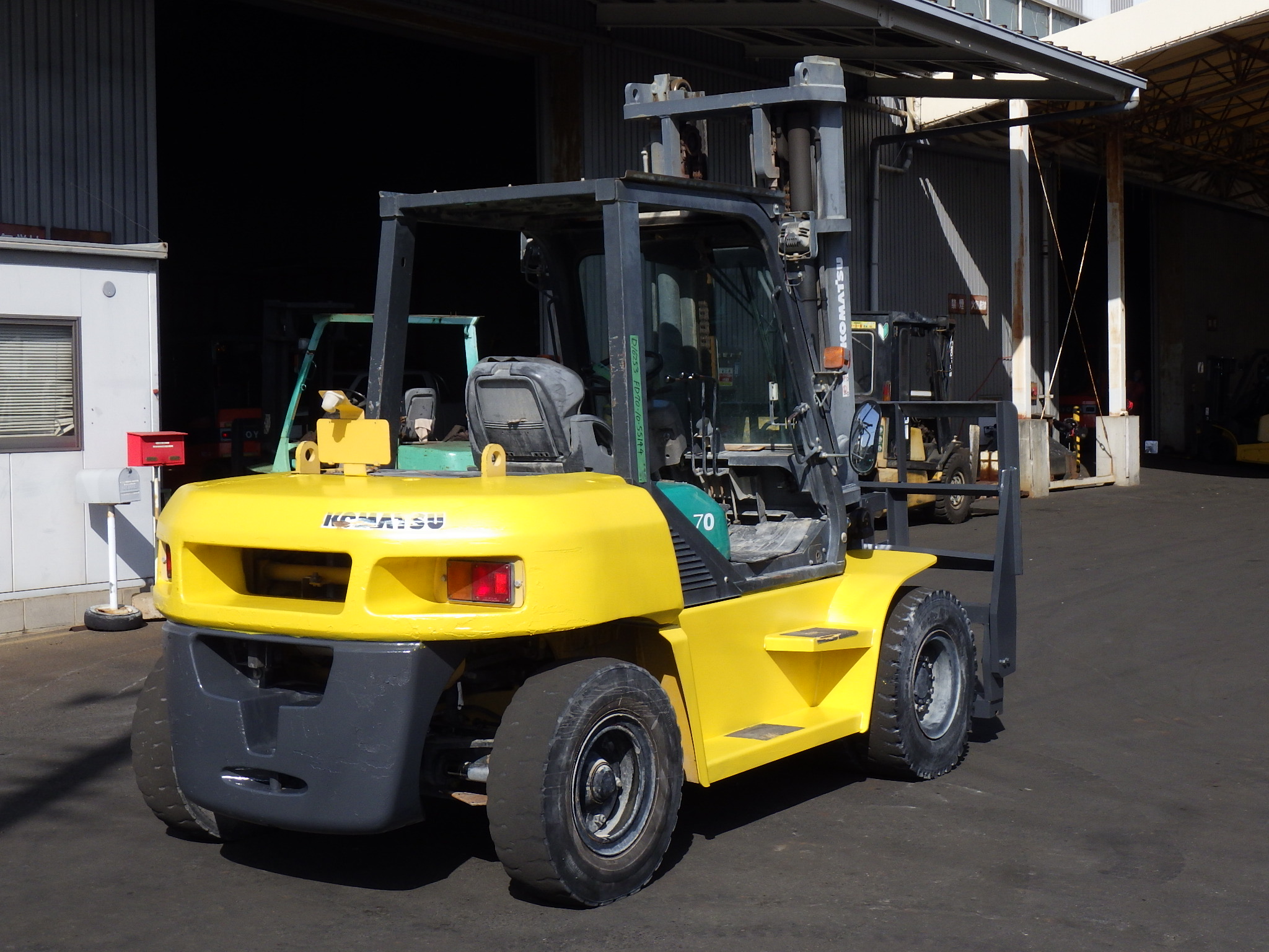 Xe nâng dầu 7 tấn Komatsu FD70-10 số tự động tháp 4m gật gù Nhập Nhật