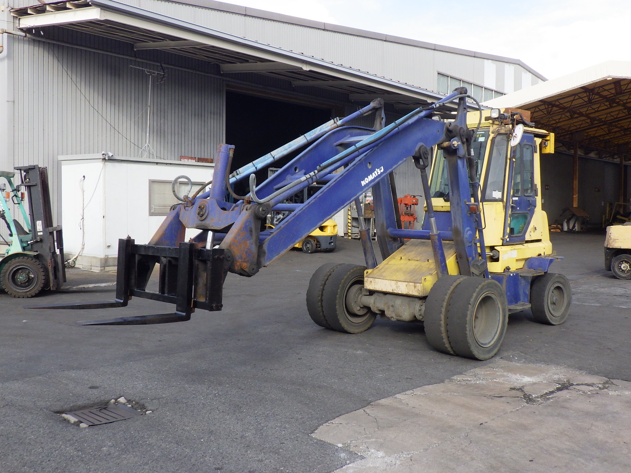 Máy xúc lật Nhật bãi KOMATSU SD30-5 đổ cao – Nhập khẩu nguyên chiếc từ Nhật Bản, chất lượng vượt trội