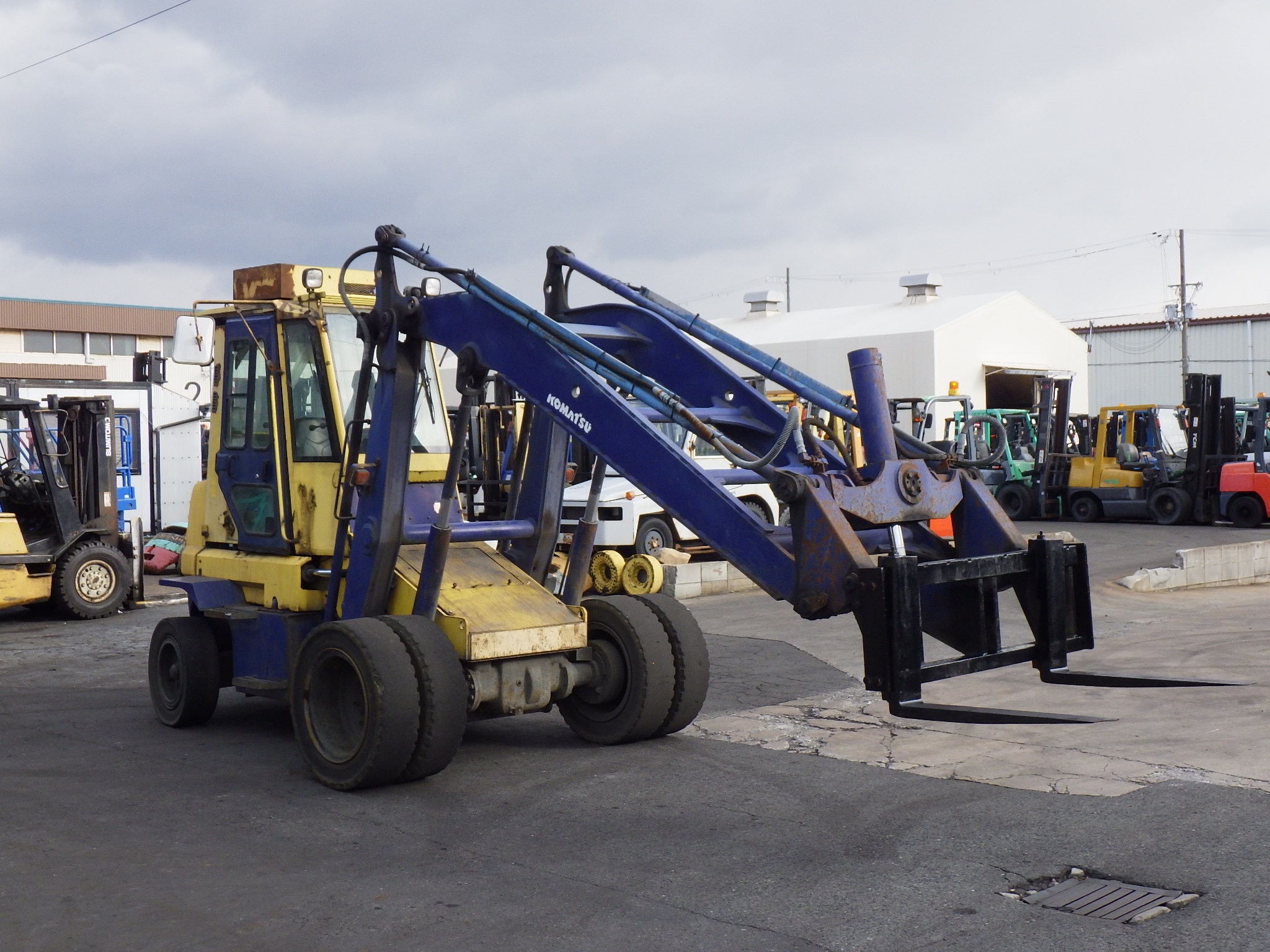 Máy xúc lật Nhật bãi KOMATSU SD30-5 đổ cao – Nhập khẩu nguyên chiếc từ Nhật Bản, chất lượng vượt trội