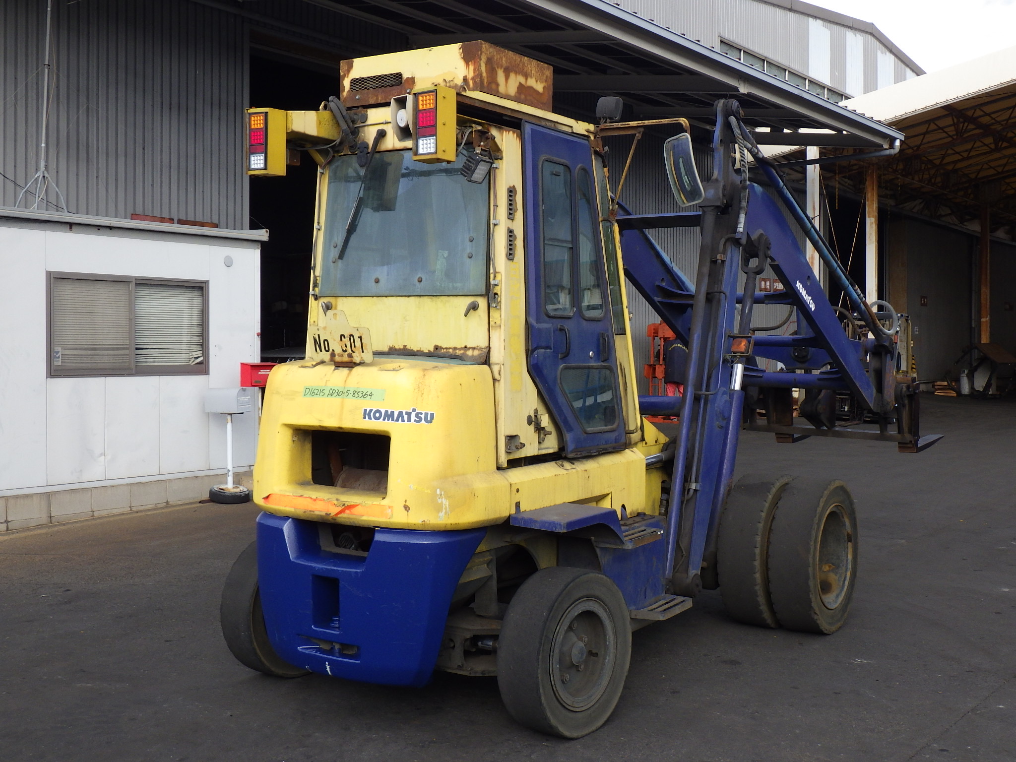 Máy xúc lật Nhật bãi KOMATSU SD30-5 đổ cao – Nhập khẩu nguyên chiếc từ Nhật Bản, chất lượng vượt trội