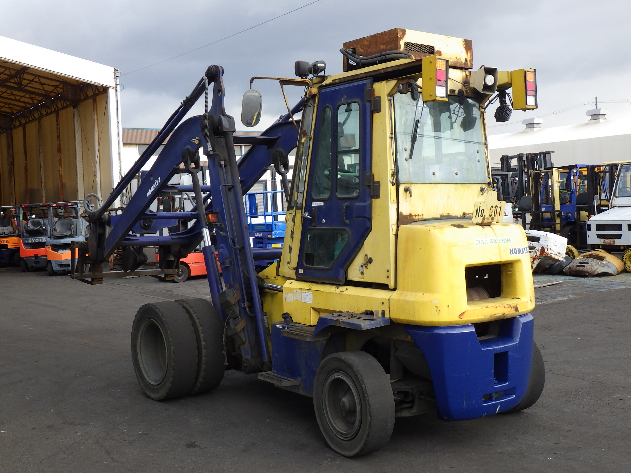 Máy xúc lật Nhật bãi KOMATSU SD30-5 đổ cao – Nhập khẩu nguyên chiếc từ Nhật Bản, chất lượng vượt trội